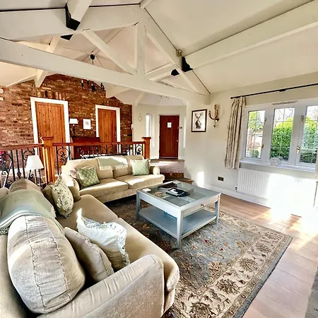Briarwood Nr Manchester Airport/Wilmslow Exterior photo